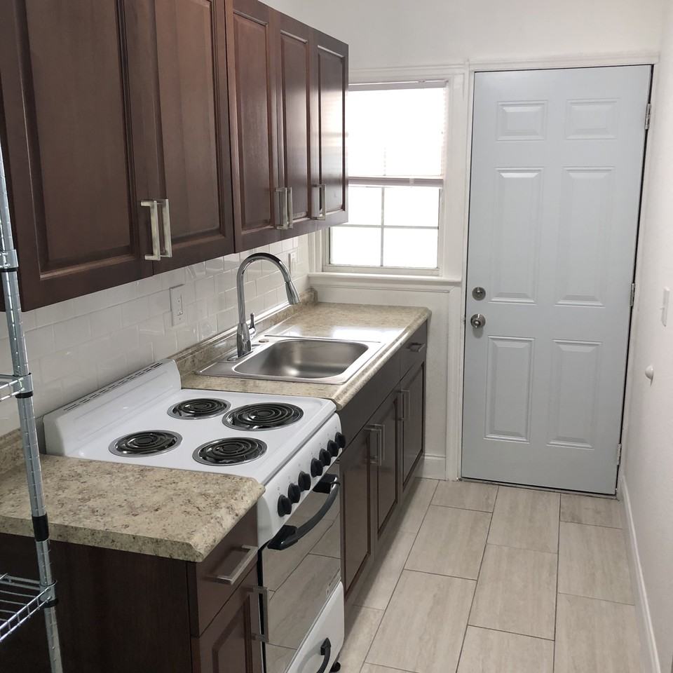527 13th Ave Nw #527 - Photo 5 of 10
