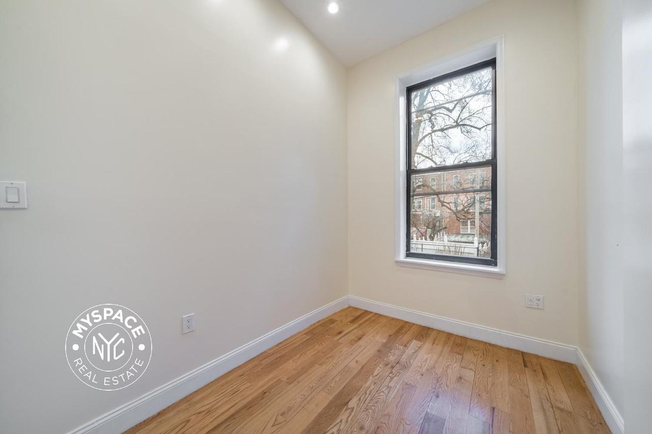 637 Saint Marks Ave #3a - Photo 4 of 6