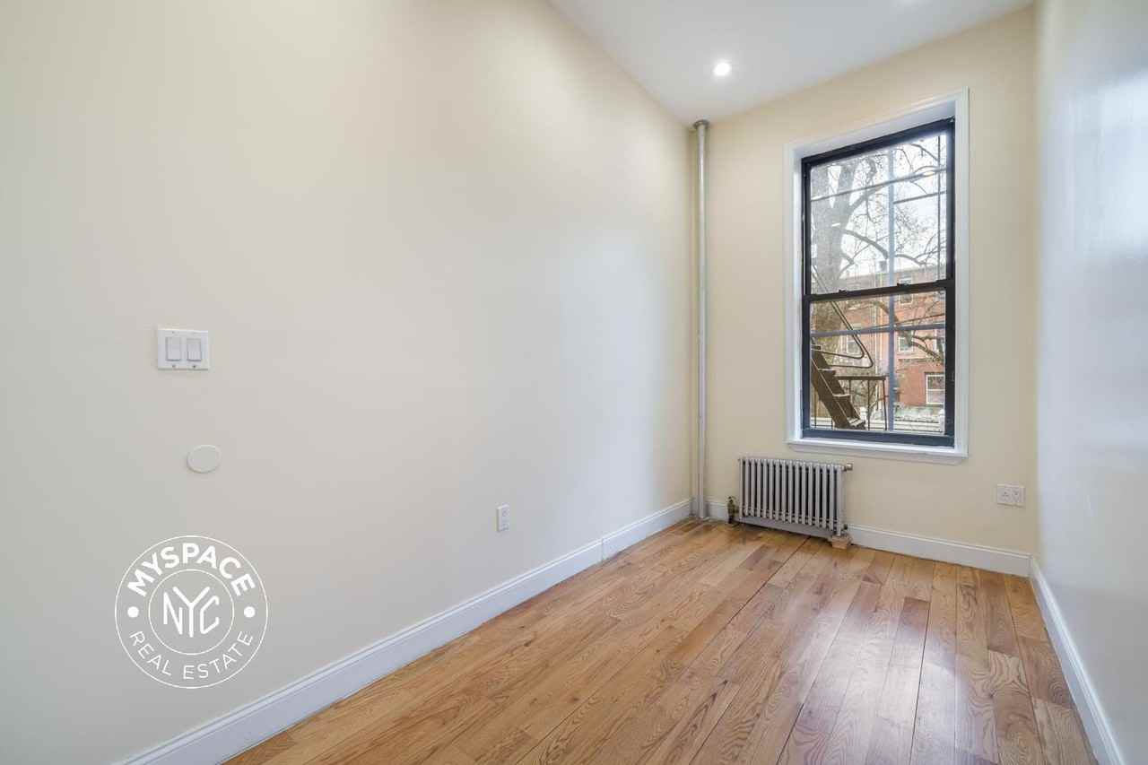 637 Saint Marks Ave #1c - Photo 6 of 8