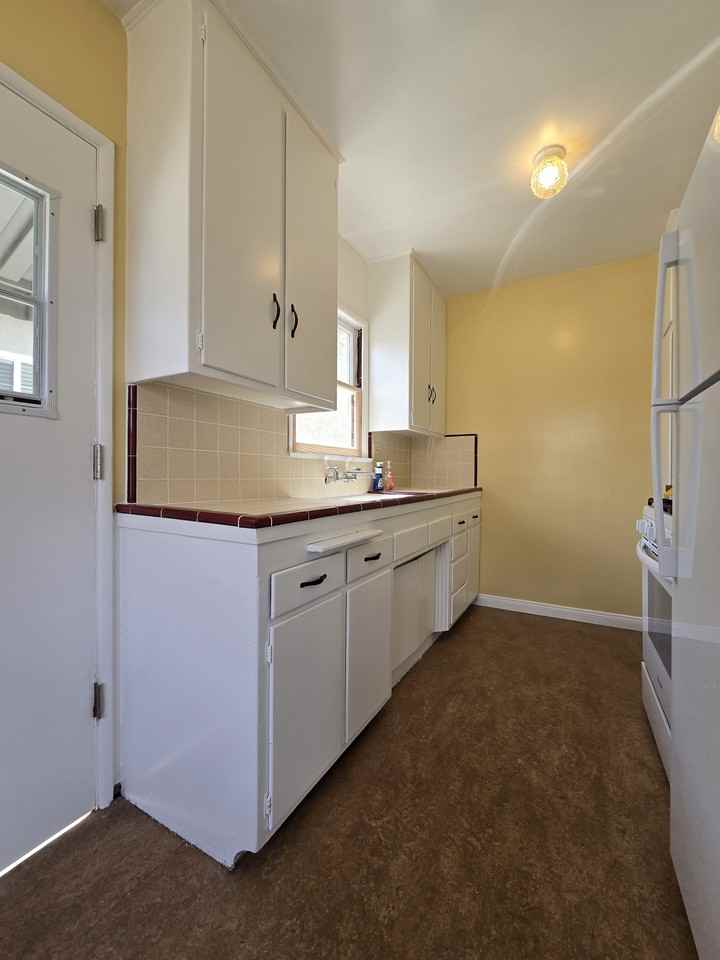 25314 1/2 Oak Street - Photo 2 of 9