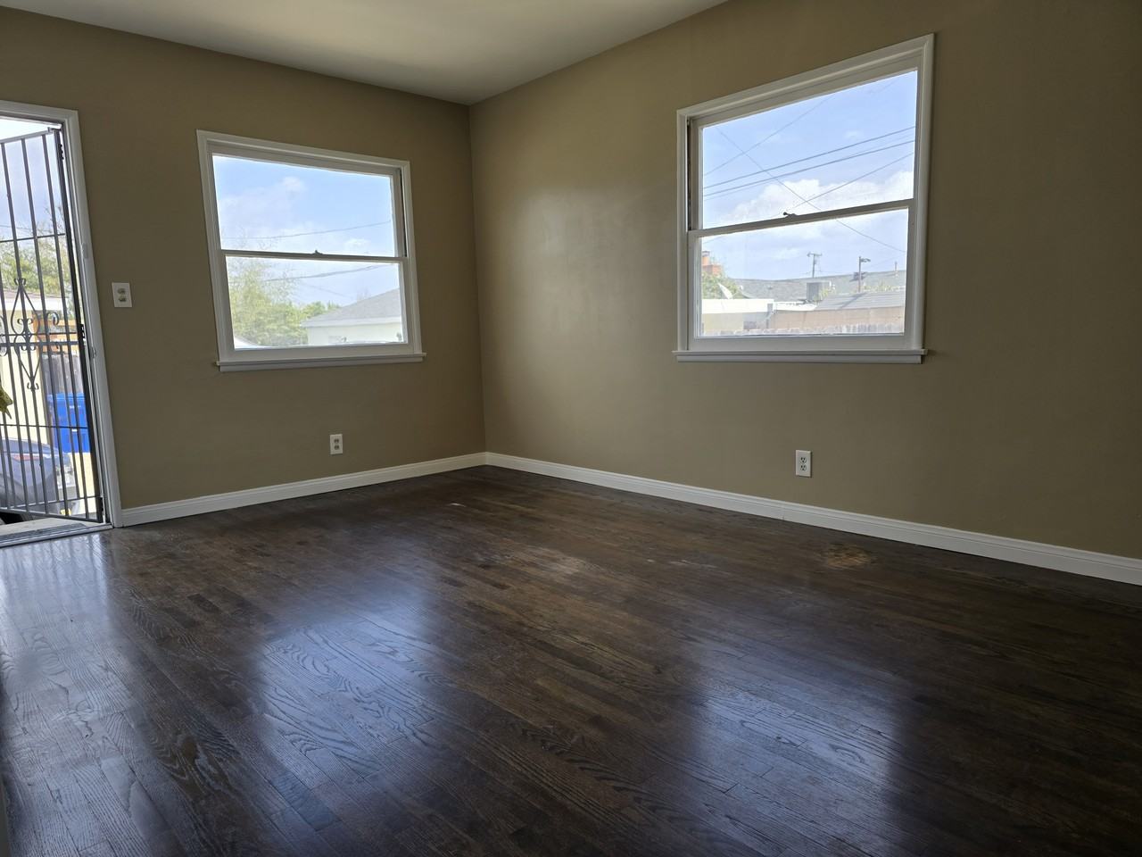 25314 1/2 Oak Street - Photo 3 of 9