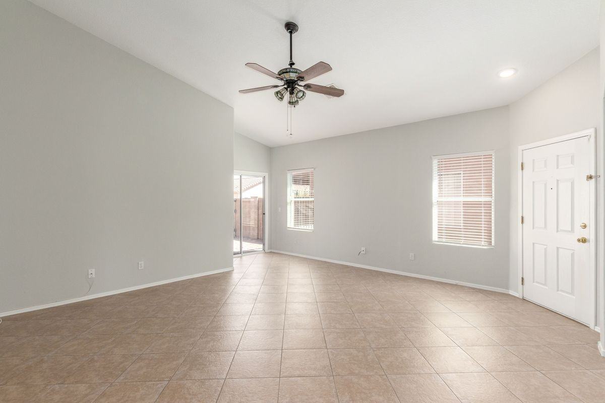 7504 W Mission Valley Dr - Photo 2 of 28