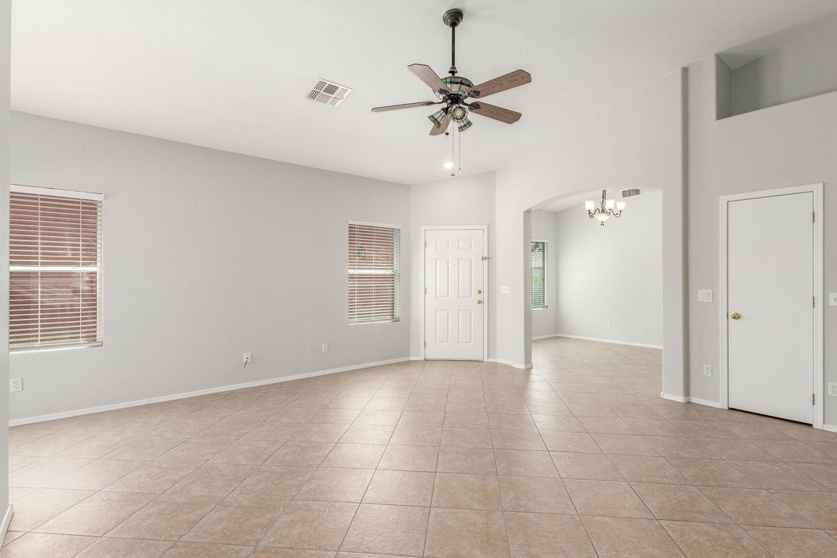 7504 W Mission Valley Dr - Photo 3 of 28