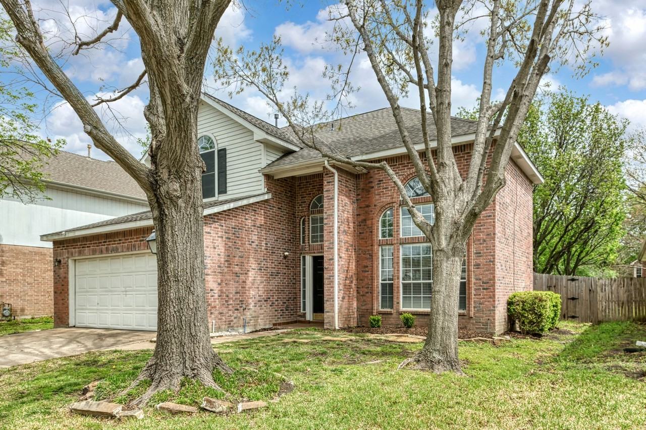 6804 Ashmont Dr - Photo 2 of 35