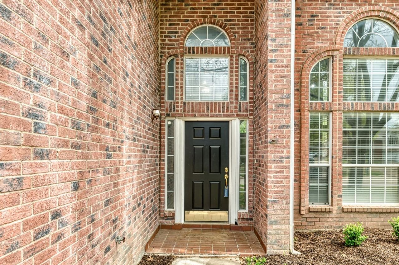 6804 Ashmont Dr - Photo 3 of 35