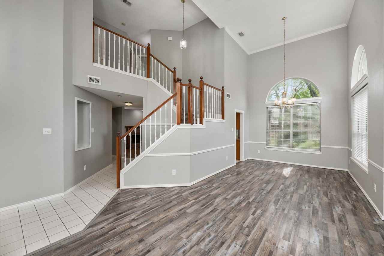 6804 Ashmont Dr - Photo 5 of 35