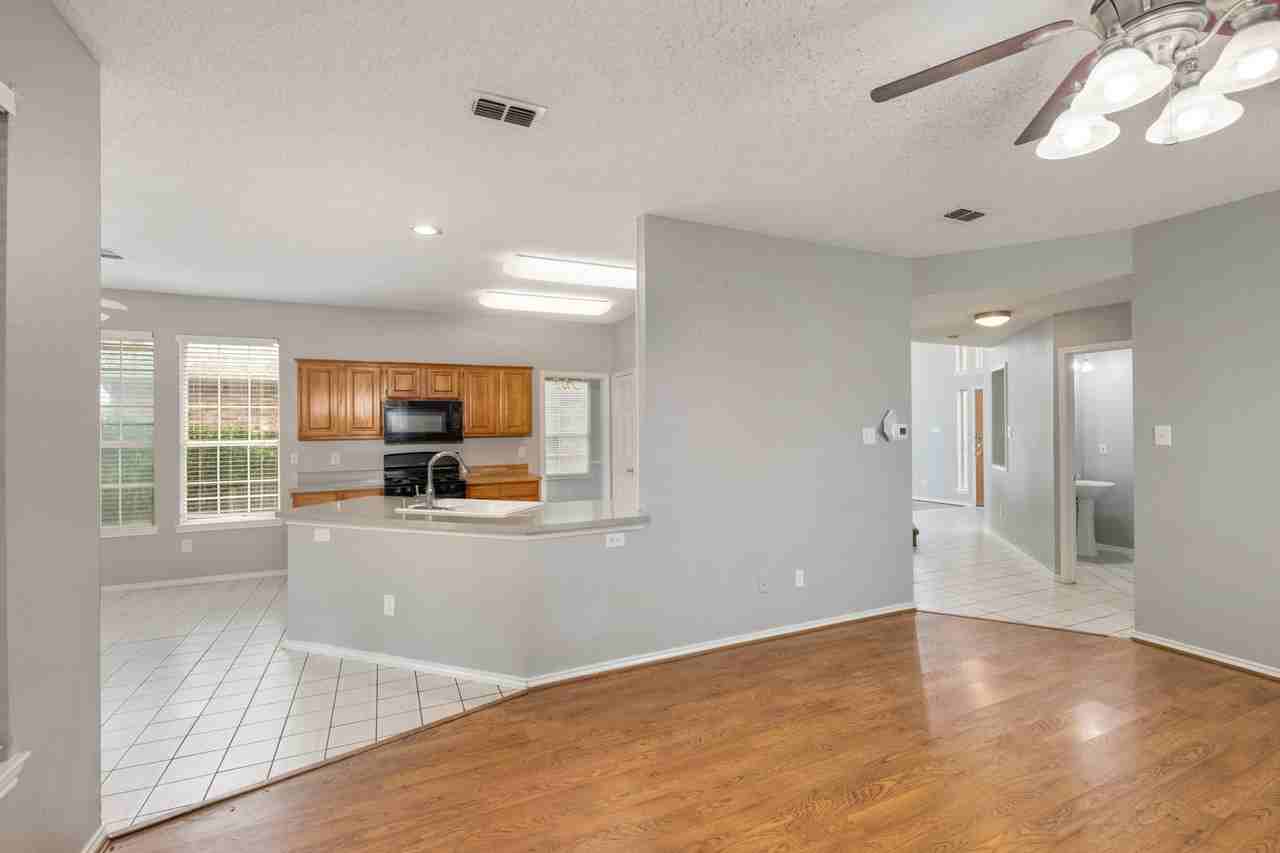6804 Ashmont Dr - Photo 7 of 35