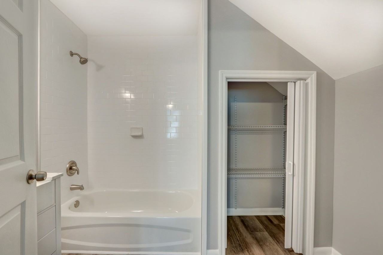 634 E Anderson St - Photo 5 of 32