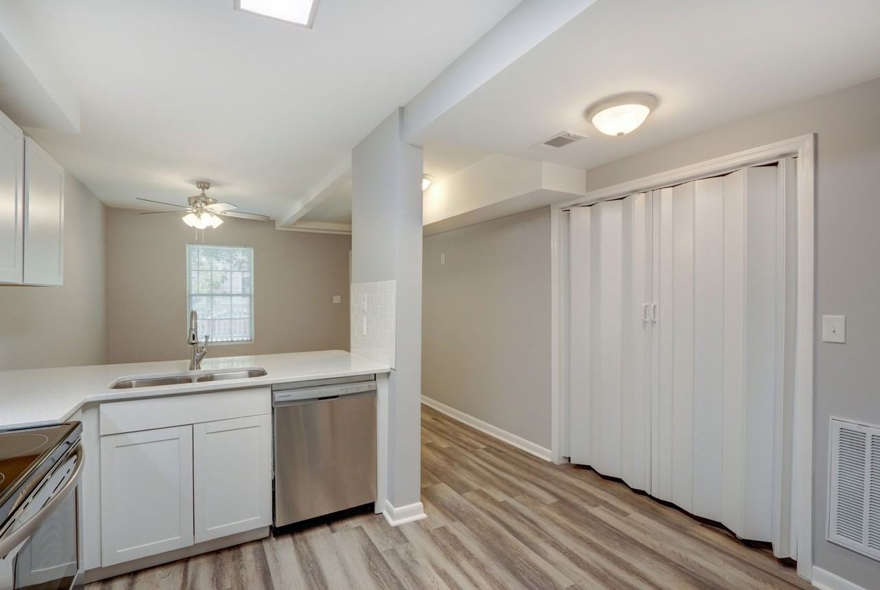 634 E Anderson St - Photo 6 of 32