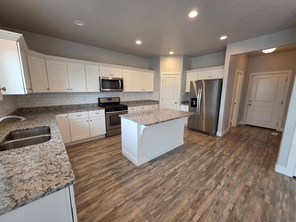1060 W 575 S - Photo 3 of 21