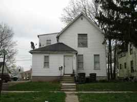 featured image of 623 W 9th St