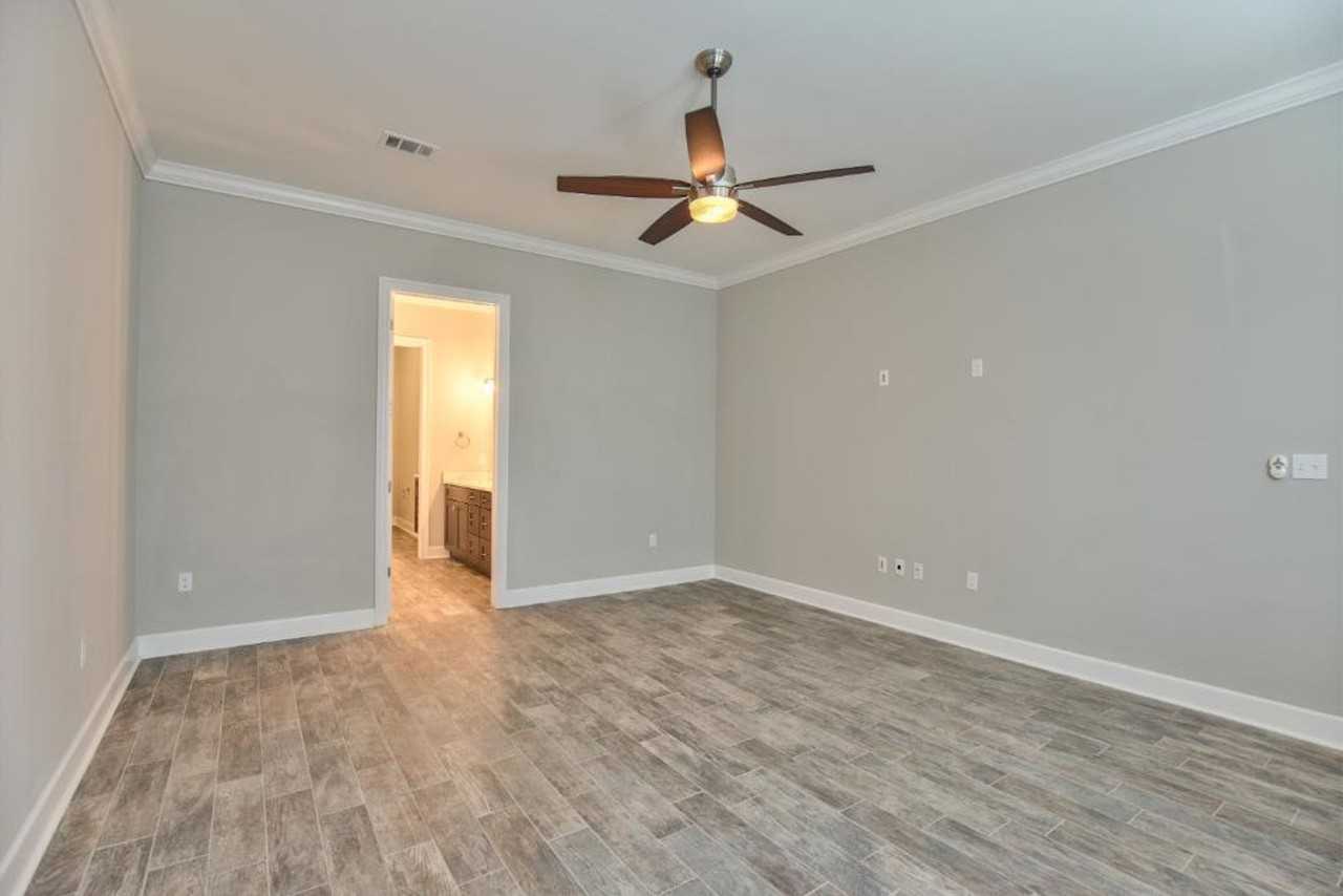 1800 Ashley Hall Way - Photo 4 of 50