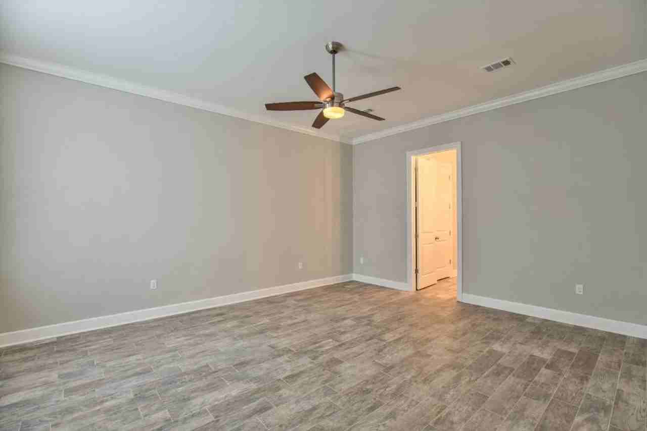 1800 Ashley Hall Way - Photo 5 of 50