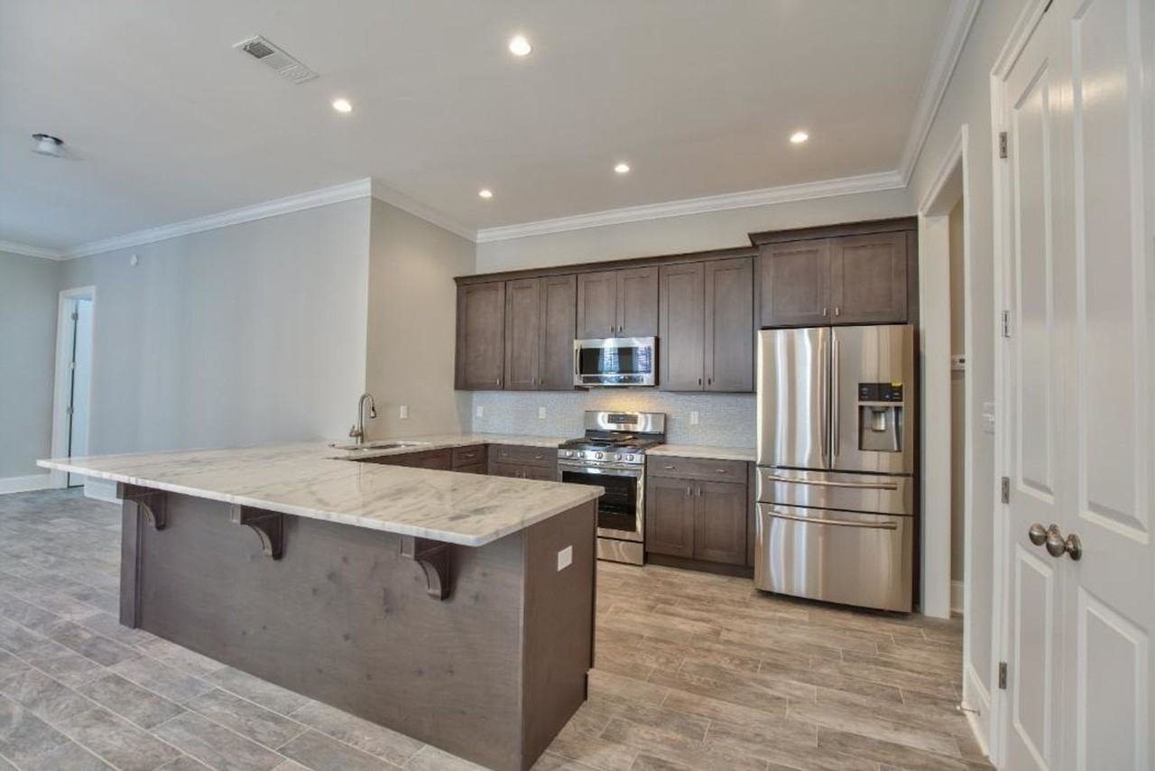 1800 Ashley Hall Way - Photo 7 of 50