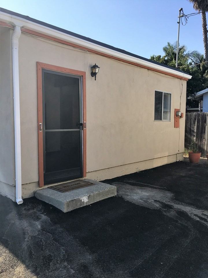 27 1/2 Magnolia Ave - Photo 2 of 6