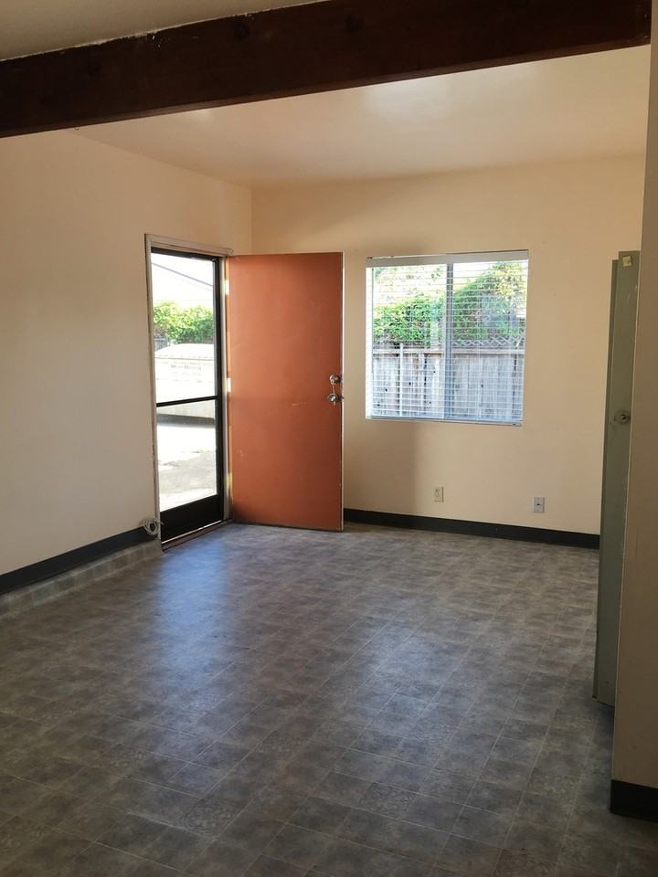 27 1/2 Magnolia Ave - Photo 3 of 6