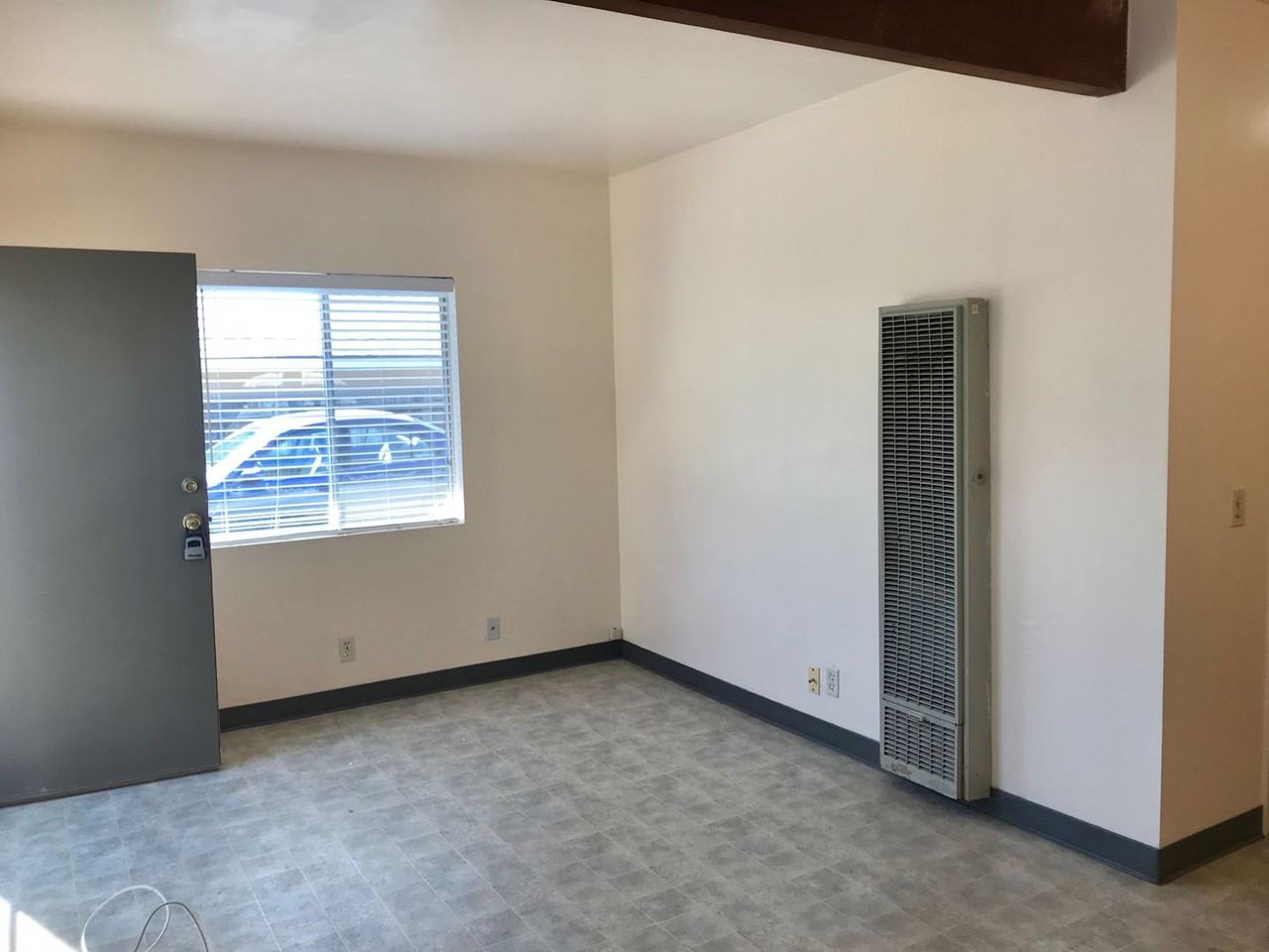 27 1/2 Magnolia Ave - Photo 4 of 6