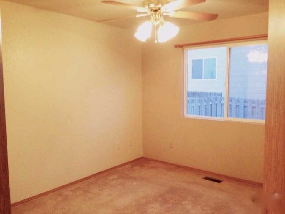 4912 Prospect Dr - Photo 3 of 9