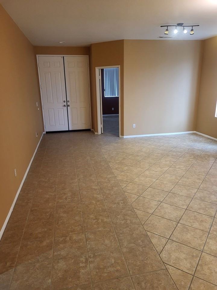 1873 Villines Ave - Photo 2 of 17