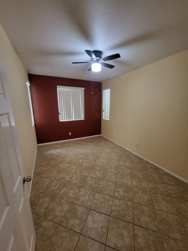1873 Villines Ave - Photo 4 of 17