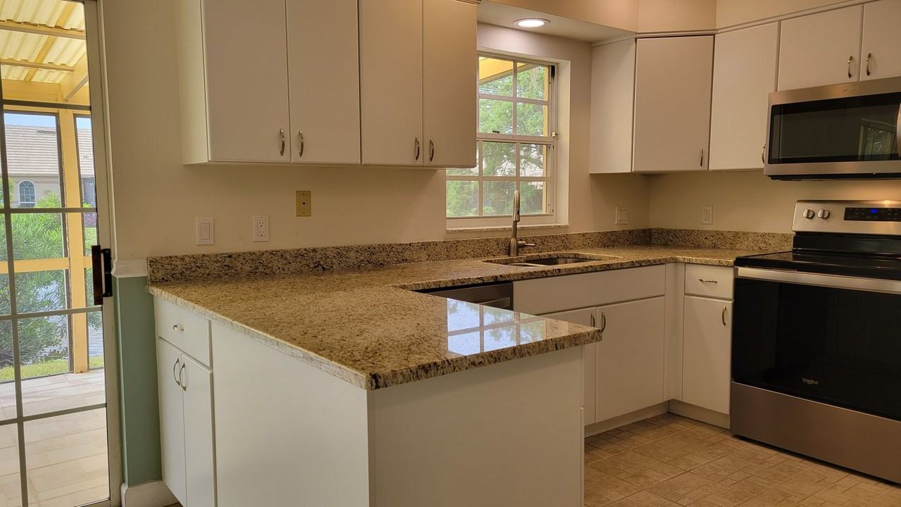 3520 57th Avenue Cir W #10 - Photo 4 of 29
