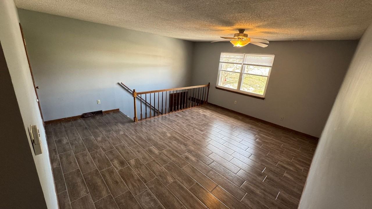 652-654 Pear Tree Circle - Photo 5 of 20