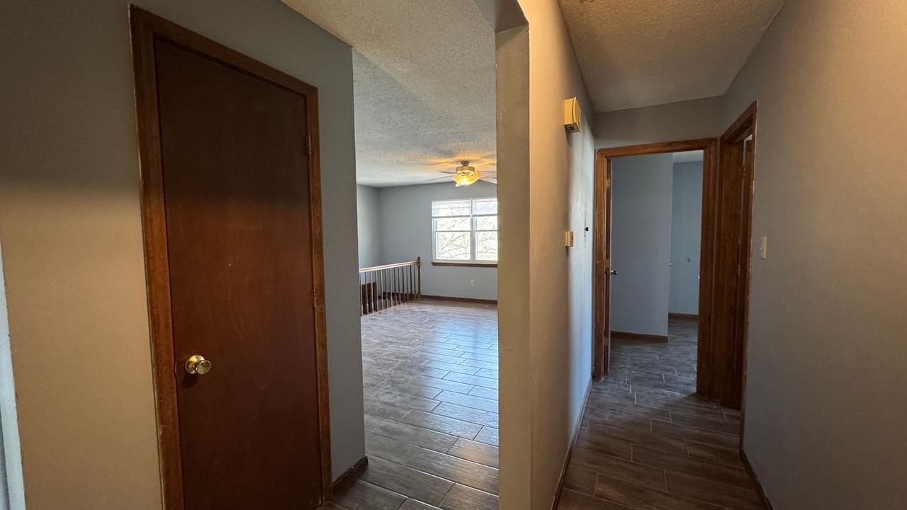 652-654 Pear Tree Circle - Photo 6 of 20
