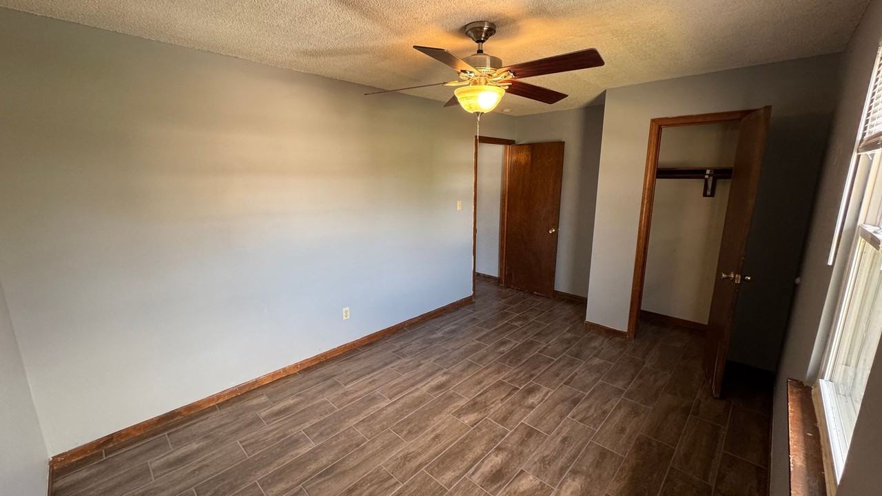 652-654 Pear Tree Circle - Photo 7 of 20