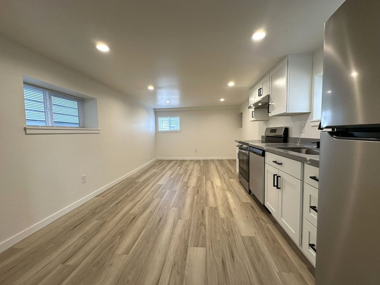 2223 Wetmore Ave - Photo 4 of 25