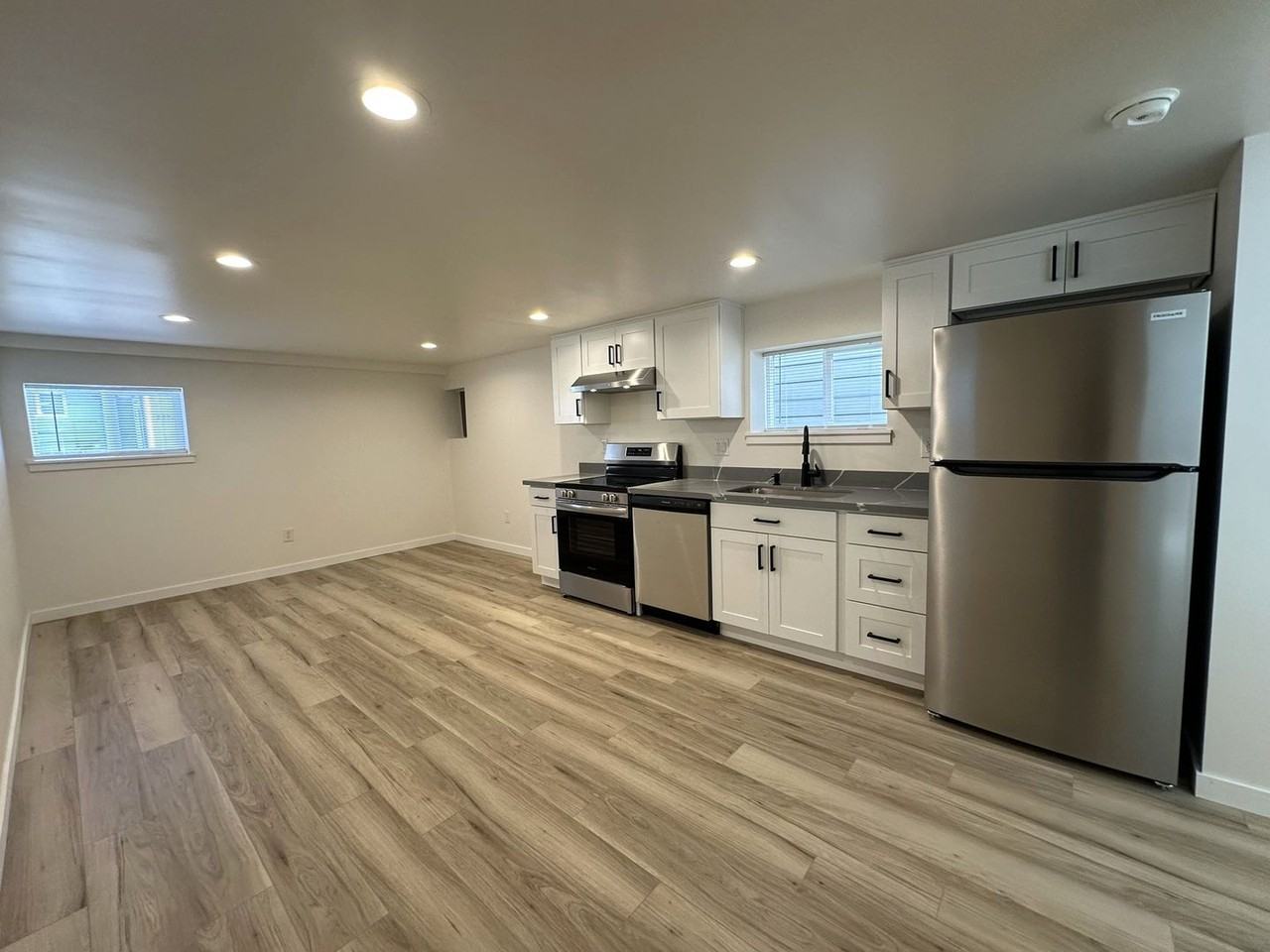 2223 Wetmore Ave - Photo 5 of 25