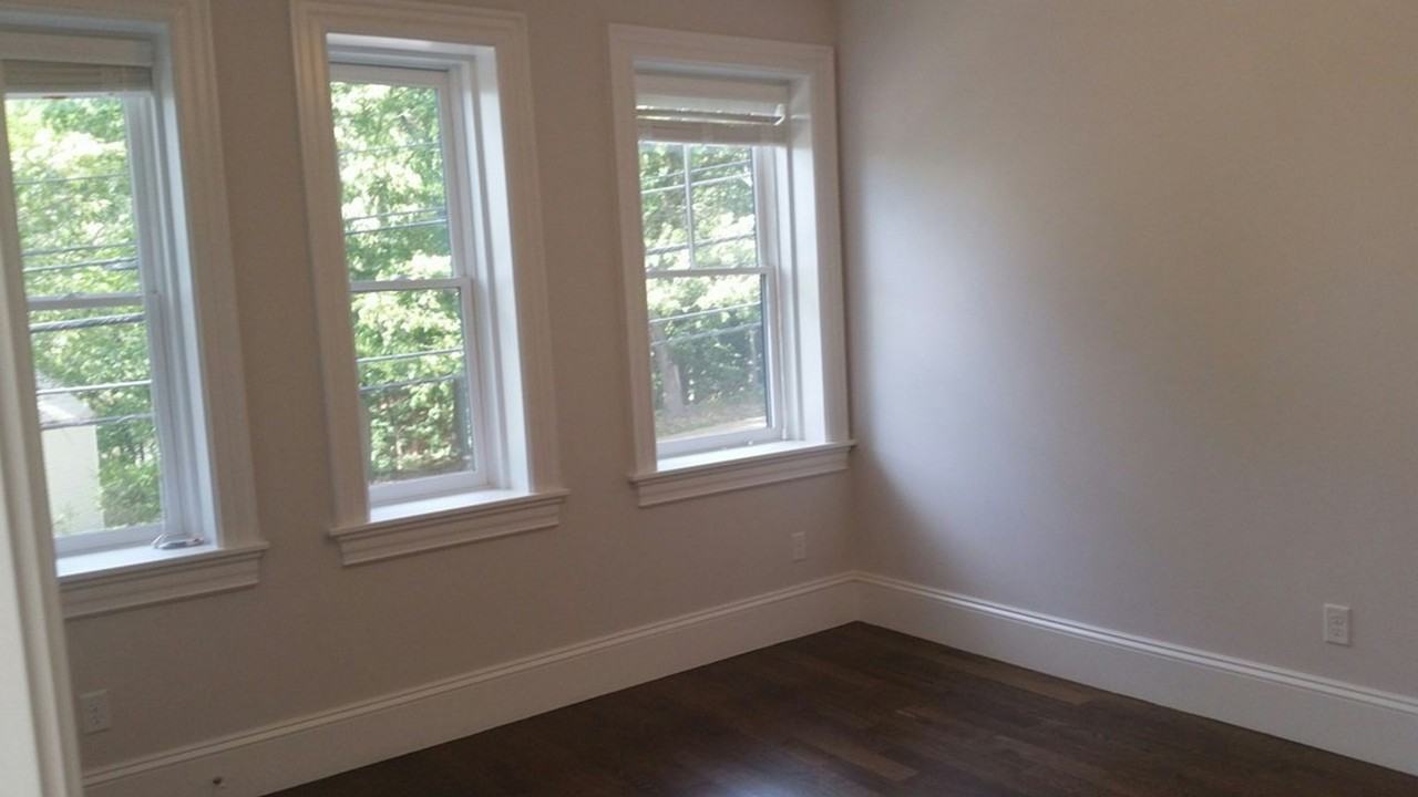 2044 Beacon St - Photo 4 of 11