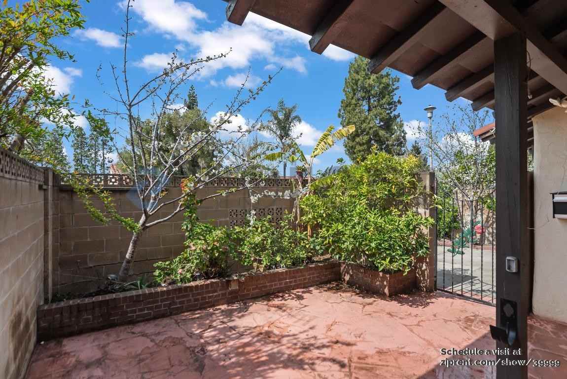 1924 Gomes Rd - Photo 2 of 32