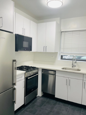 30 Beekman Place #1J - Photo 3 of 6