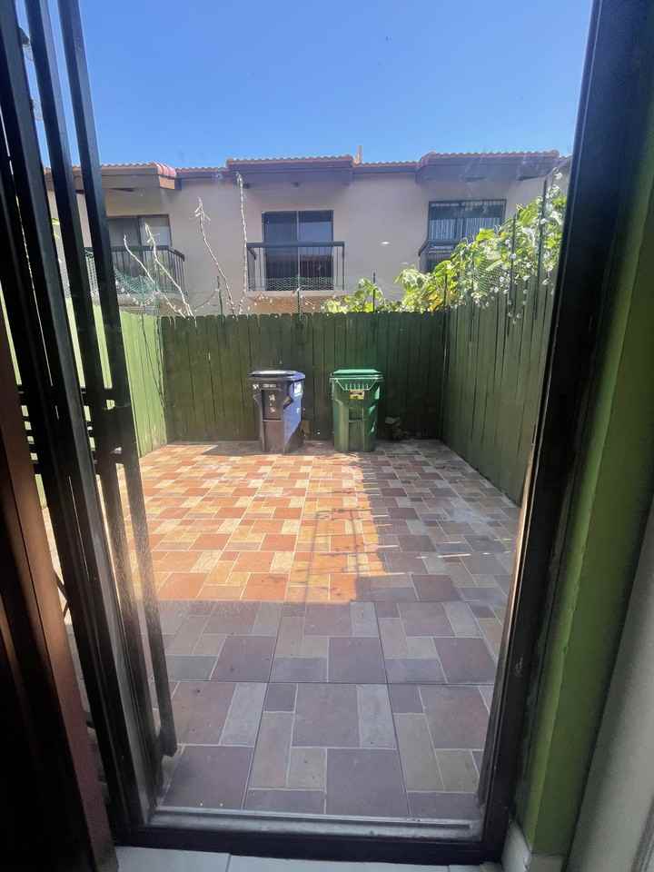 1811 Sw 107th Ave #NA - Photo 5 of 11