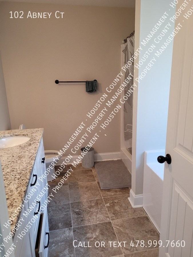 102 Abney Ct - Photo 3 of 4