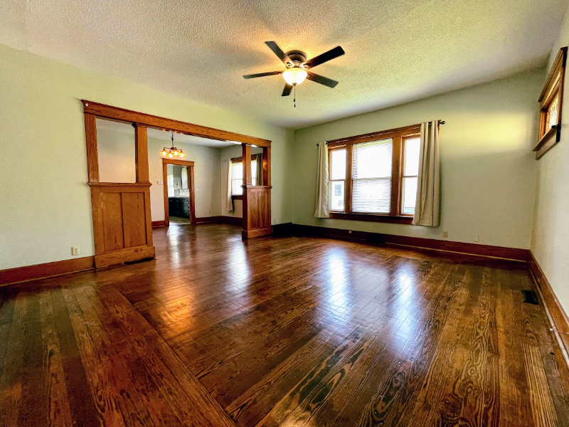 330 N Douglas St - Photo 3 of 20