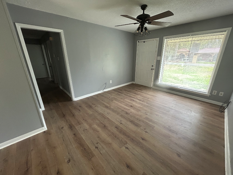 320 Holly Ridge Dr - Photo 3 of 14