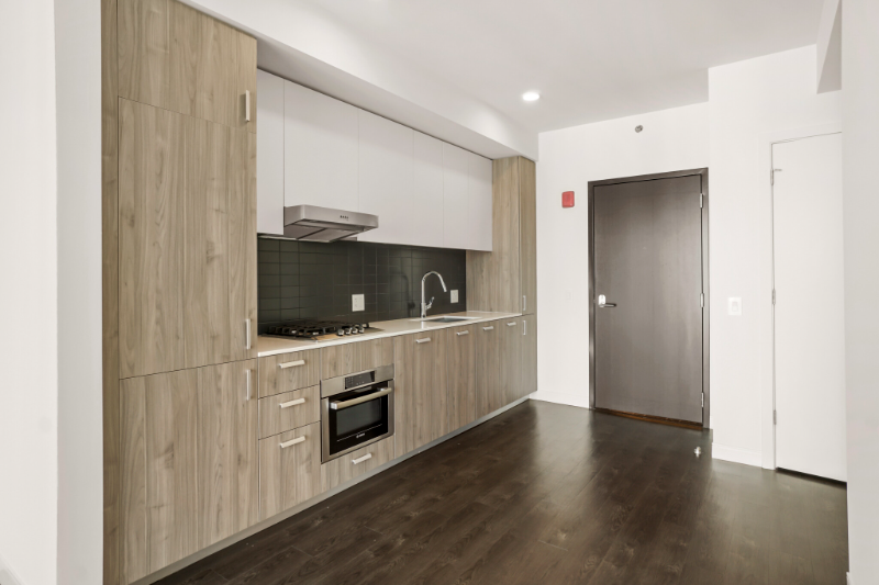 411 N Harbor Dr - Photo 2 of 10