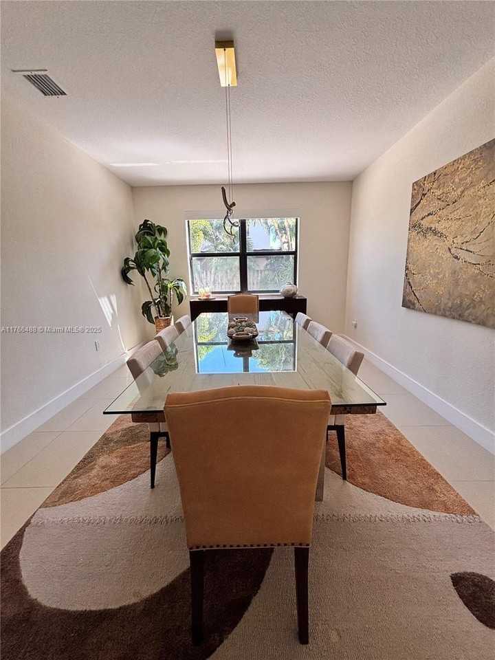 8895 Nw 99th Ct - Photo 5 of 16