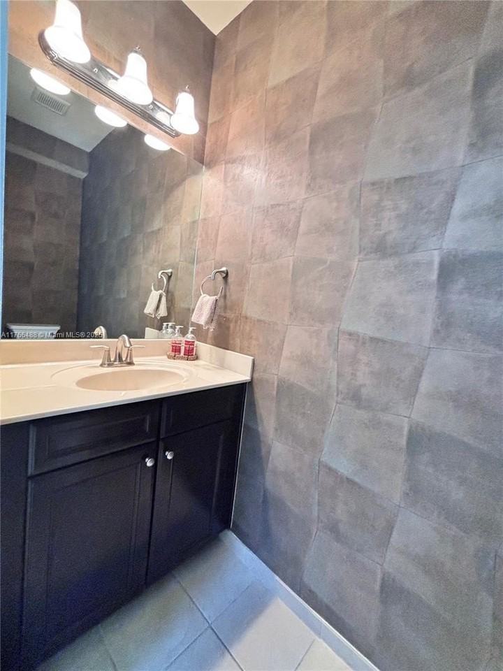 8895 Nw 99th Ct - Photo 7 of 16