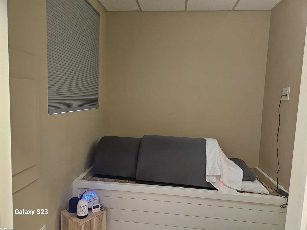 19798 Mack Ave - Photo 4 of 7