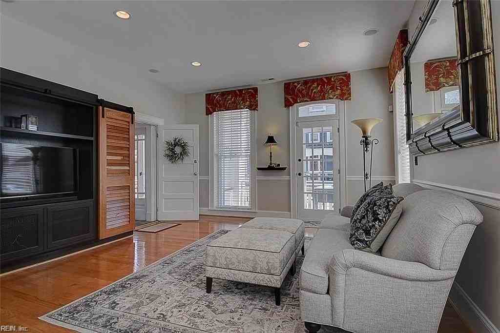 448 Dinwiddie St #102 - Photo 4 of 24