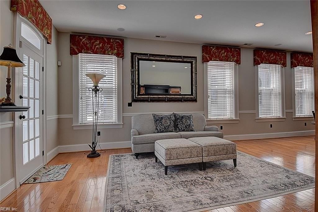 448 Dinwiddie St #102 - Photo 5 of 24