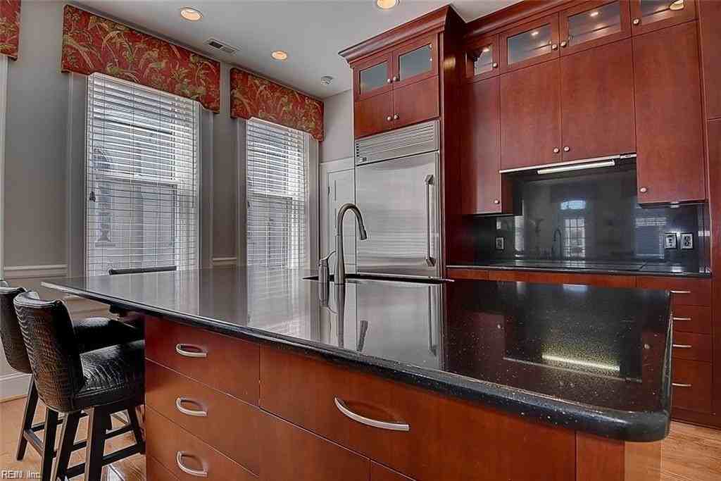 448 Dinwiddie St #102 - Photo 7 of 24