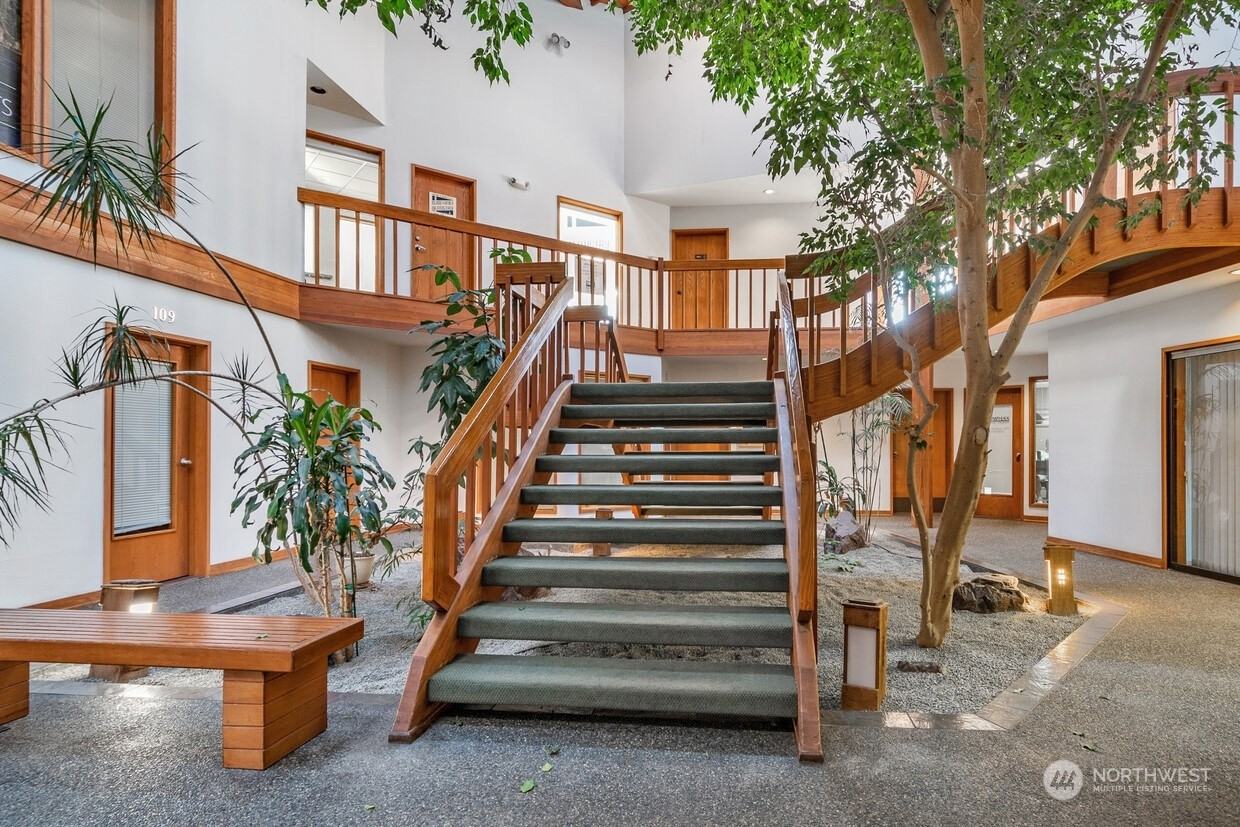 520 E Whidbey Ave - Photo 3 of 26