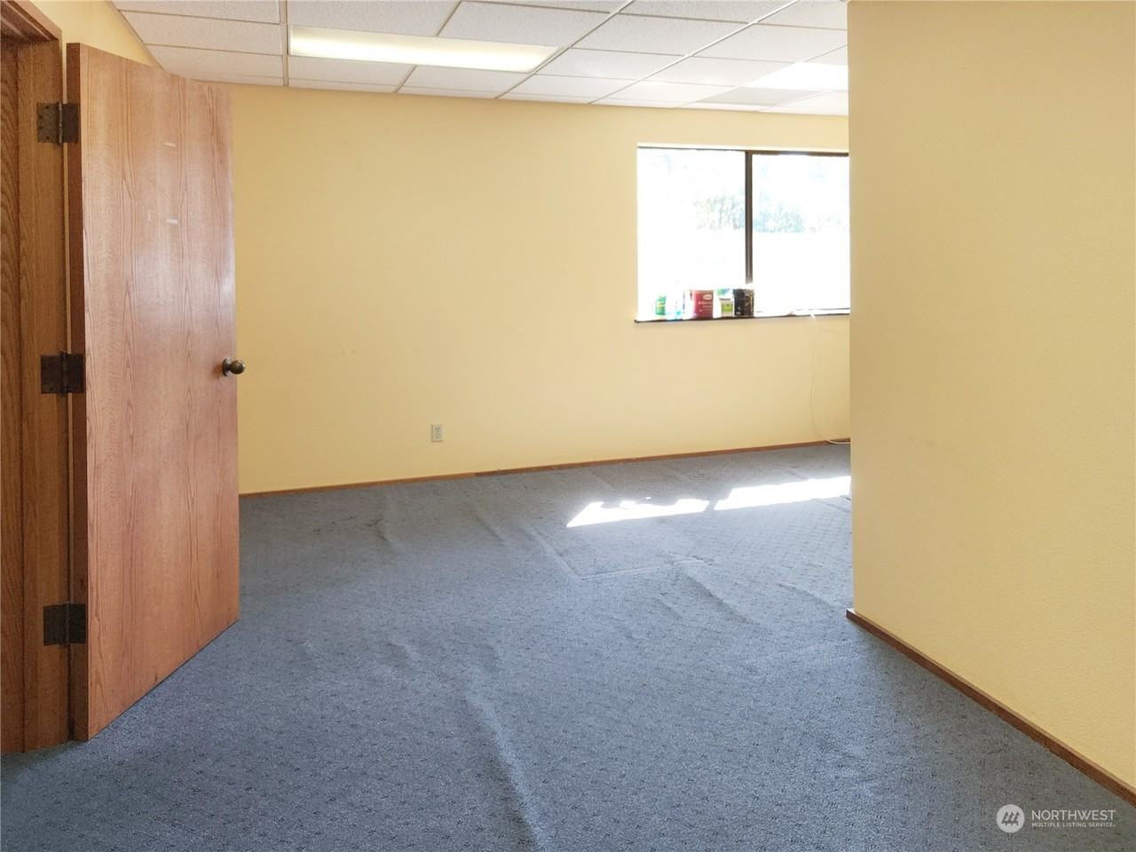 520 E Whidbey Ave - Photo 4 of 26