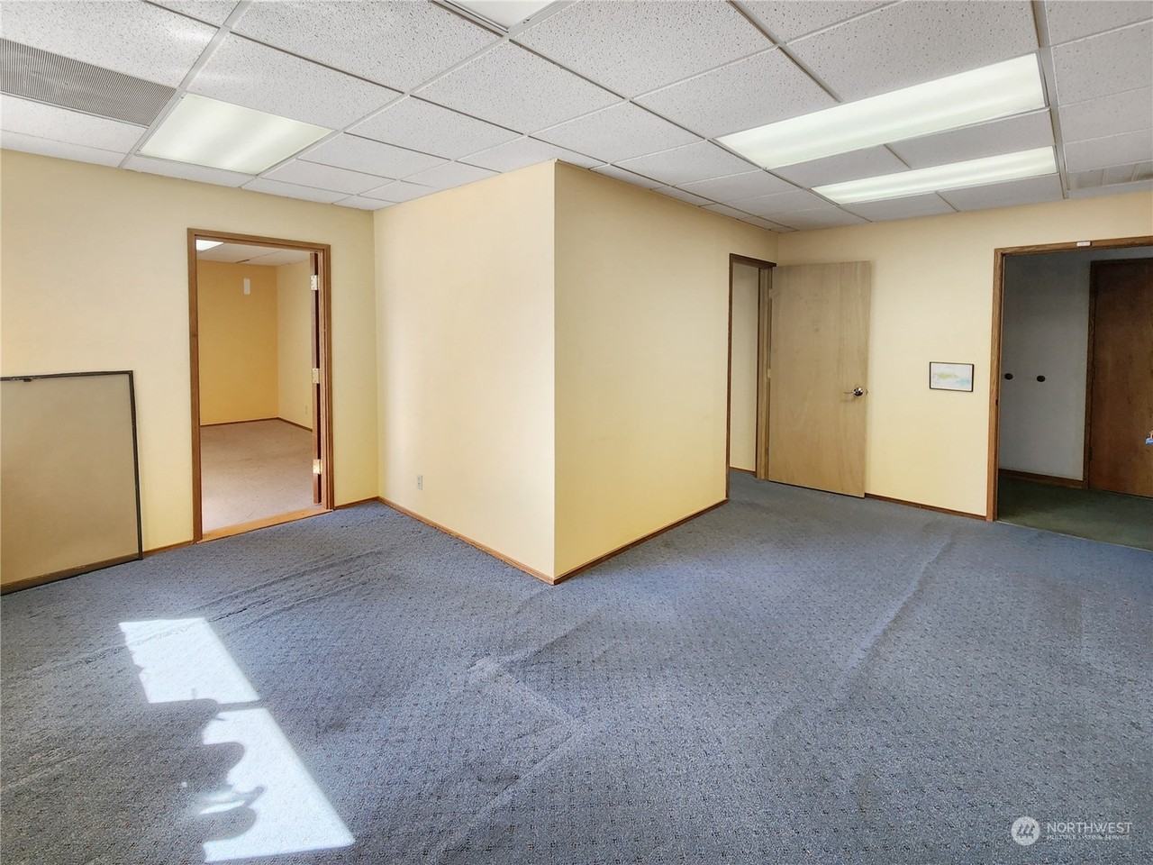 520 E Whidbey Ave - Photo 6 of 26