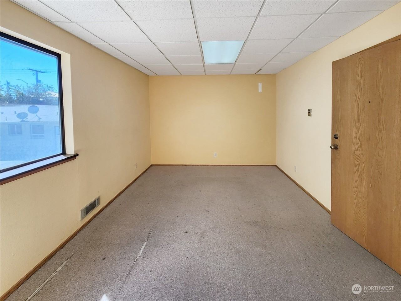 520 E Whidbey Ave - Photo 7 of 26