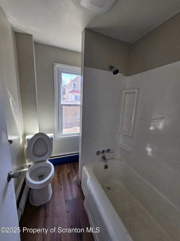 109 Logan St - Photo 3 of 10