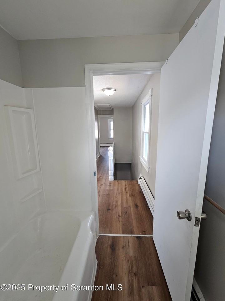 109 Logan St - Photo 4 of 10